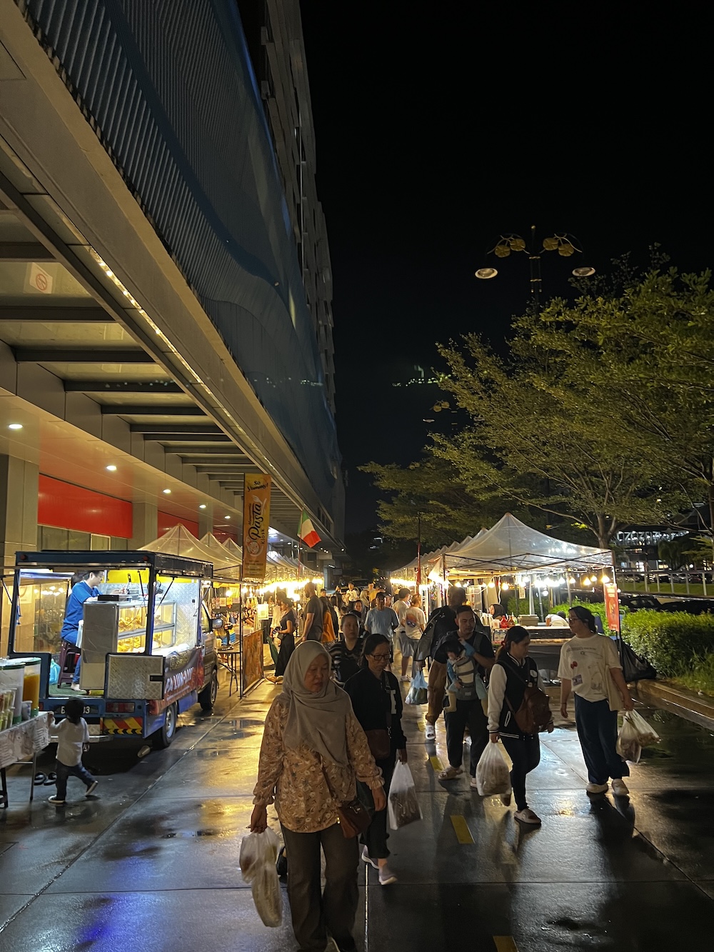 Jolly December Night Market